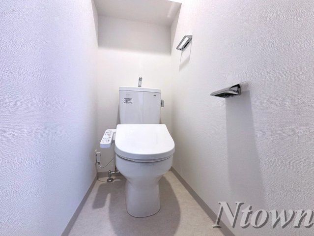 トイレ　落ち着いた色調のトイレです