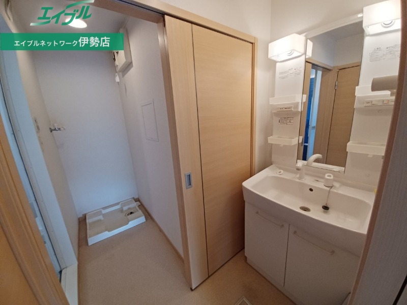 洗面設備　同型参考写真