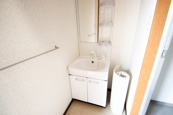 洗面設備　※別部屋の写真です