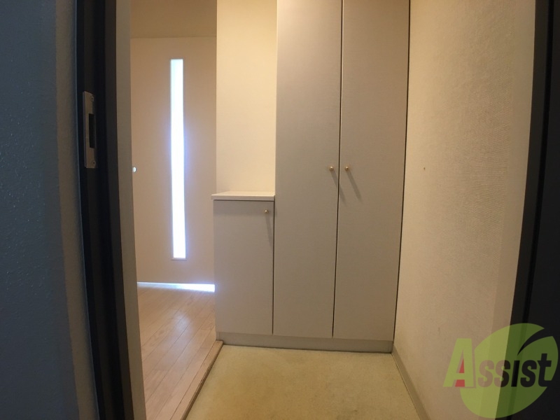 玄関　玄関の様子です。明るい印象ですね。気分もあがりそう。