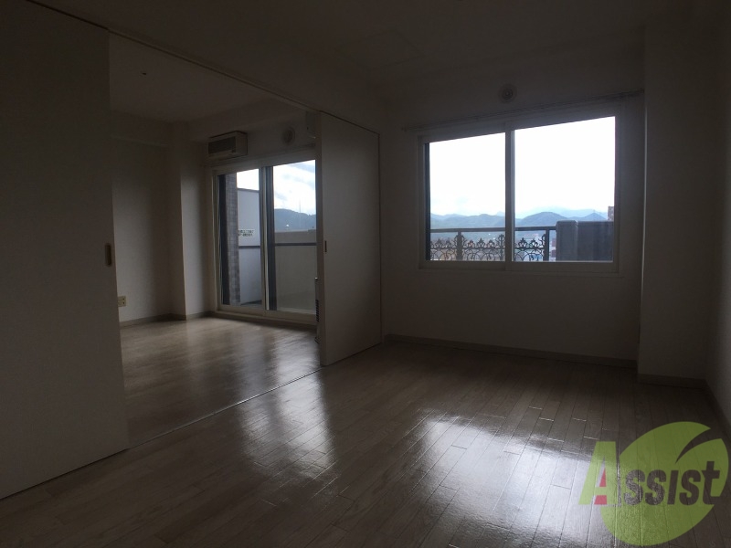 その他部屋・スペース　戸を閉めるとリビングと区切られた寝室にすることができますよ。