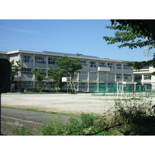 中学校　梅林中学校（中学校）まで1800m