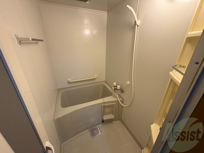 バス・シャワールーム　お風呂になります。一日の疲れを癒してくださいね。