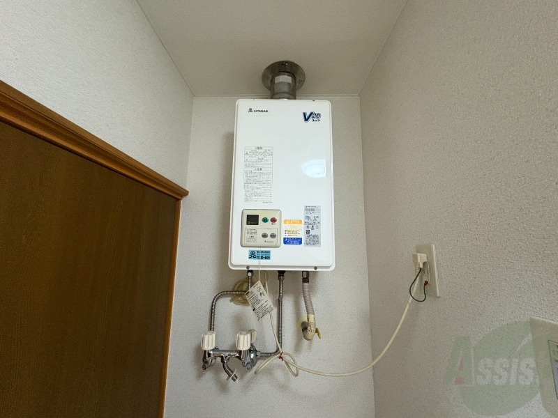 その他設備　給湯器です。操作しやすいパネルになってます。