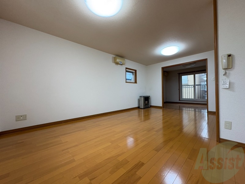 居室・リビング　広くてきれいなリビングです！快適に過ごせそうですね。