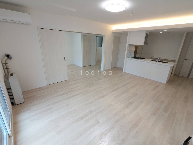 居室・リビング　間接照明有り