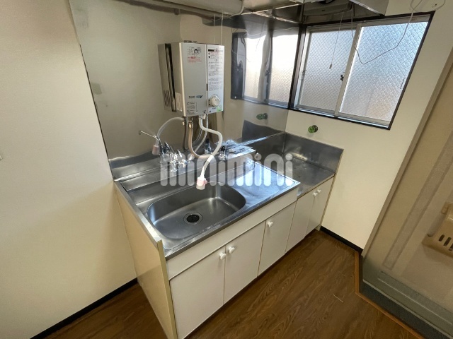 キッチン　２口ガスコンロが置けます。