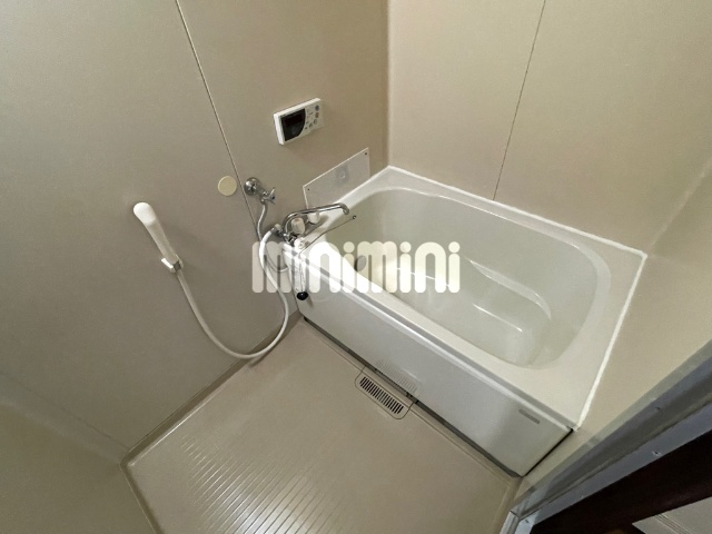 バス・シャワールーム　追い焚き付きです。