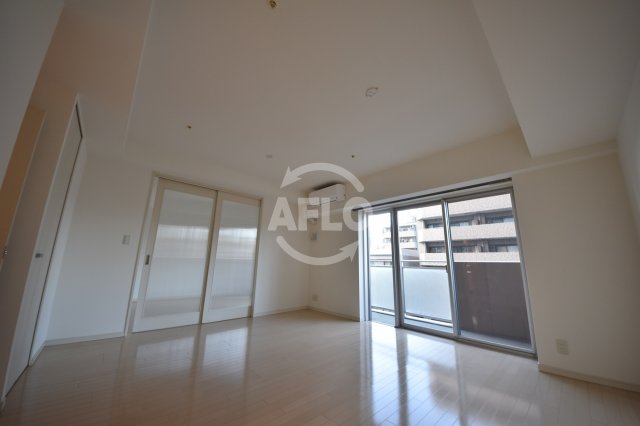 居室・リビング　ベルファース大阪新町 　開放的な室内