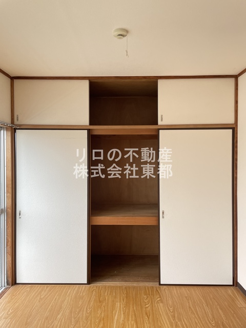 収納　押入れタイプは奥行がある収納力！