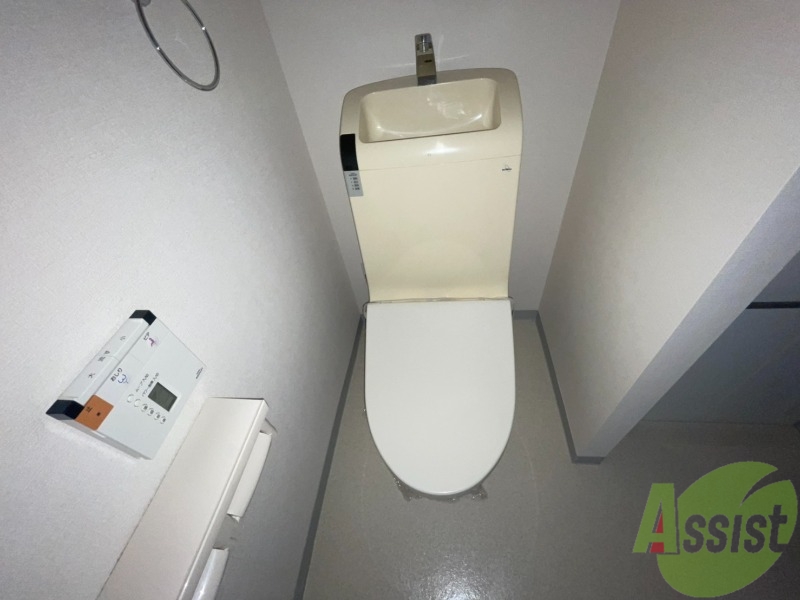 トイレ　嬉しいウォシュレット機能付きです。シャワートイレは便利ですね