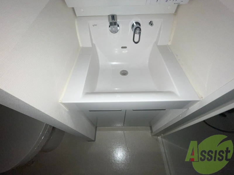 洗面設備　洗面台はシャンプードレッサーなので朝の身支度も楽々ですね～