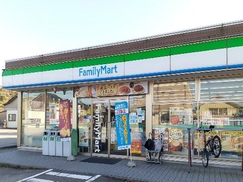 コンビニ　ファミリーマート富山八尾福島店（コンビニ）まで200m