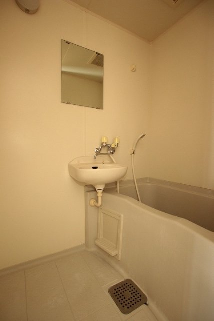 バス・シャワールーム　他号室の写真です。