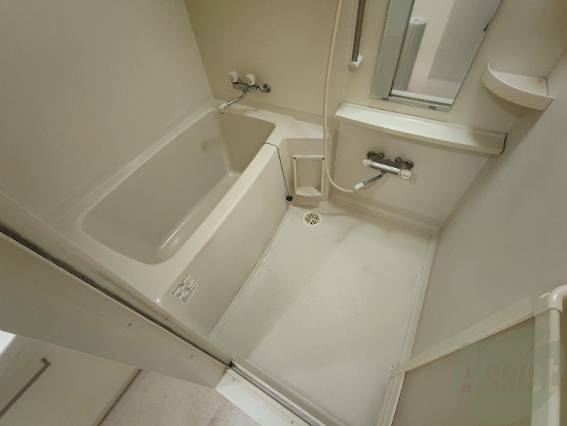 バス・シャワールーム　お風呂になります。一日の疲れを癒してくださいね。