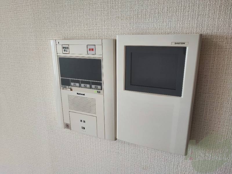 セキュリティ　ＴＶモニター付インターホンです。来客者の顔が見えるので安心！