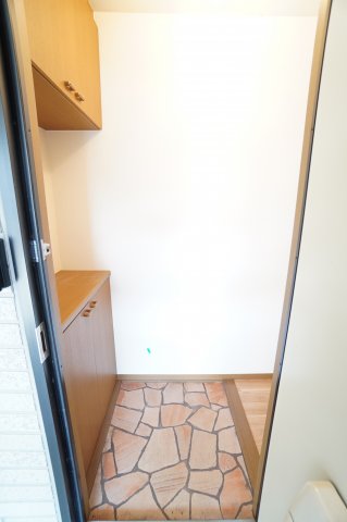玄関　※同物件・同タイプの写真です。