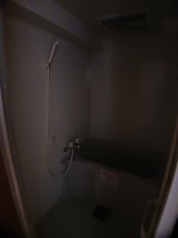 バス・シャワールーム　コンパクトで使いやすいお風呂です