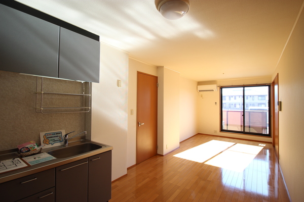 居室・リビング　エアコン３台付き！