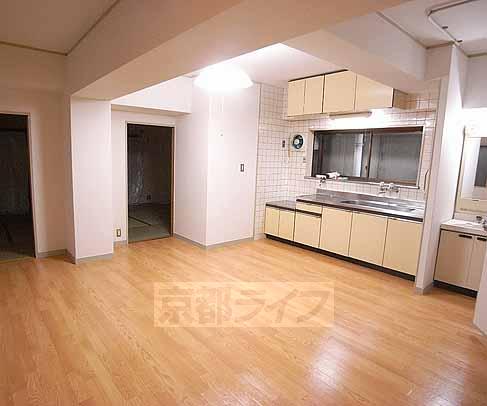 居室・リビング　実際の間取りと違う場合があります