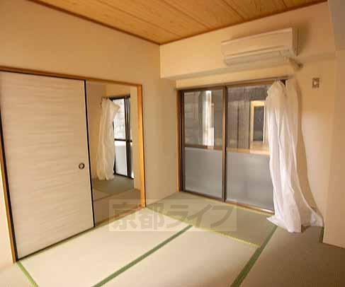 居室・リビング　実際の間取りと違う場合があります