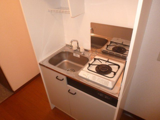 キッチン　ガスコンロ1口付きのキッチン搭載です。
