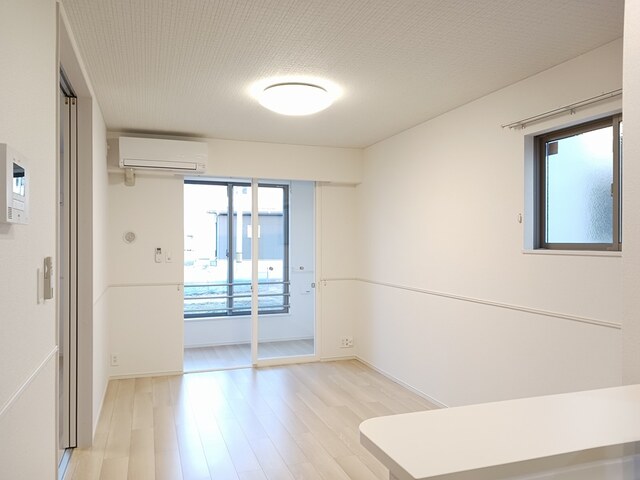 居室・リビング　こちらの居間で趣味の時間をお楽しみください