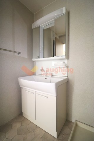 洗面設備　スペースが確保できる洗面所です※同タイプのお部屋になります。