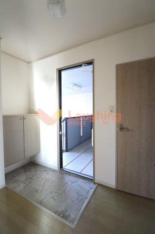 玄関　きれいな玄関です※同タイプのお部屋になります。