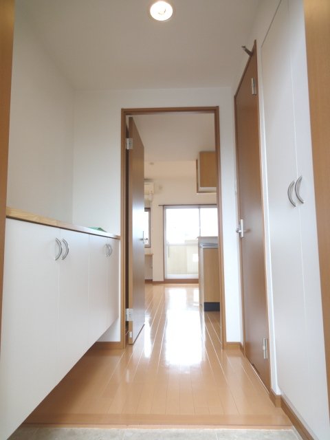 玄関　同物件別部屋