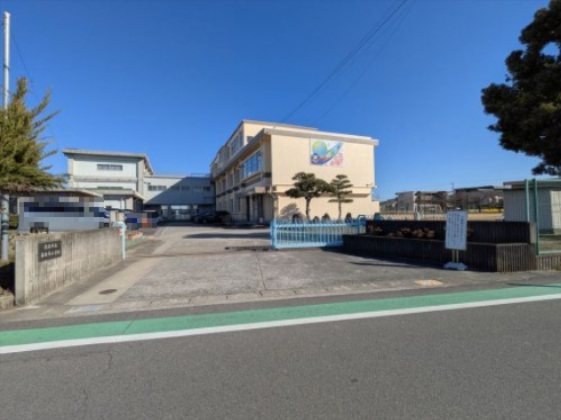 小学校　岩倉市立岩倉東小学校（小学校）まで621m