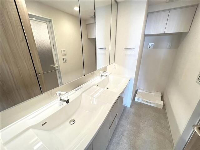 洗面設備　脱衣スペースもあります