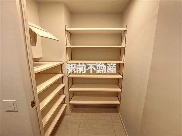 玄関　写真は別号室