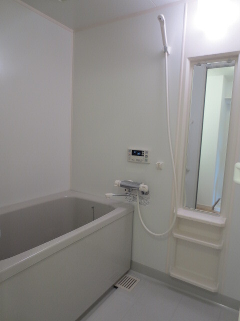 バス・シャワールーム　現状優先です
