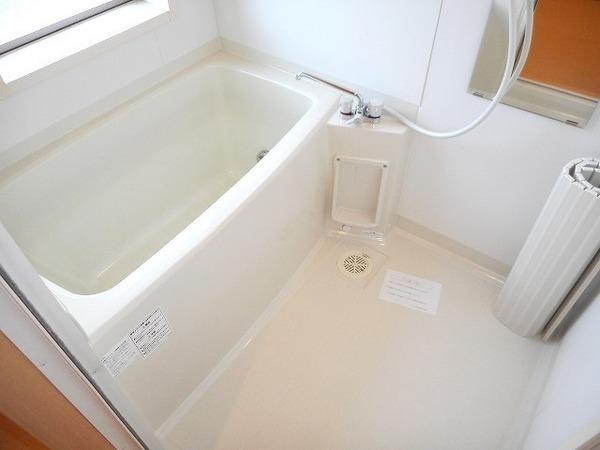 バス・シャワールーム　浴室乾燥機、追い焚き機能付きバス！