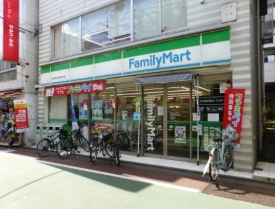 コンビニ　ファミリーマート 世田谷日大通り店（コンビニ）まで486m