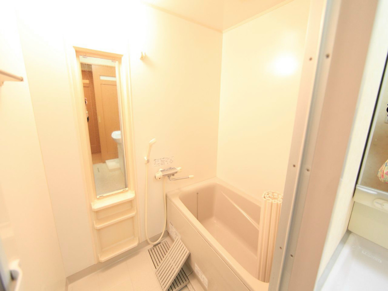 バス・シャワールーム　ゆったりしたお風呂　お風呂トイレ別