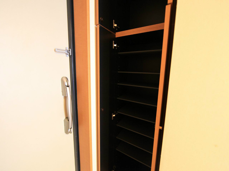 玄関　玄関　シューズボックス付　ダブルロック