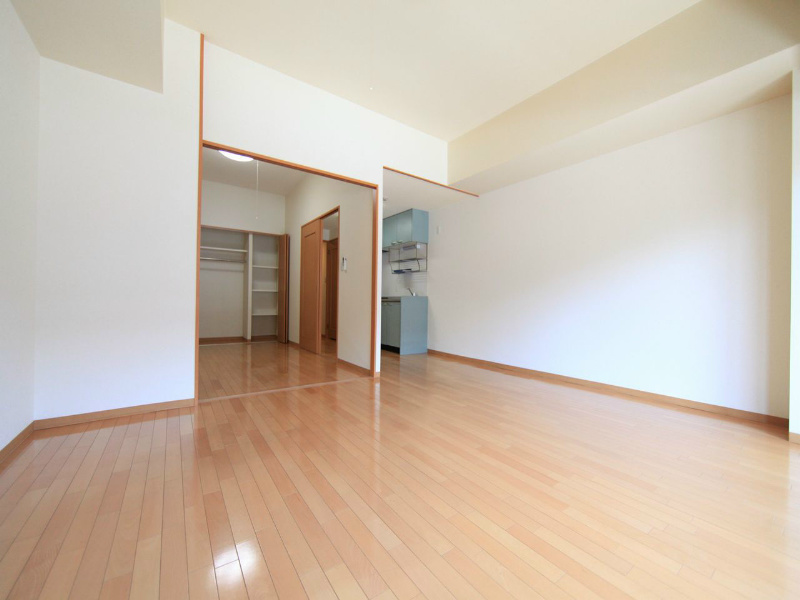 居室・リビング　ＬＤＫ15.5帖　洋室6.5帖　繋げて使用可能です