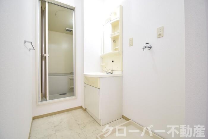 洗面設備　洗面台・室内洗濯機置場