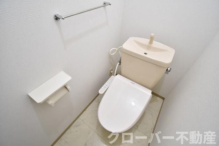 トイレ　温水洗浄暖房便座