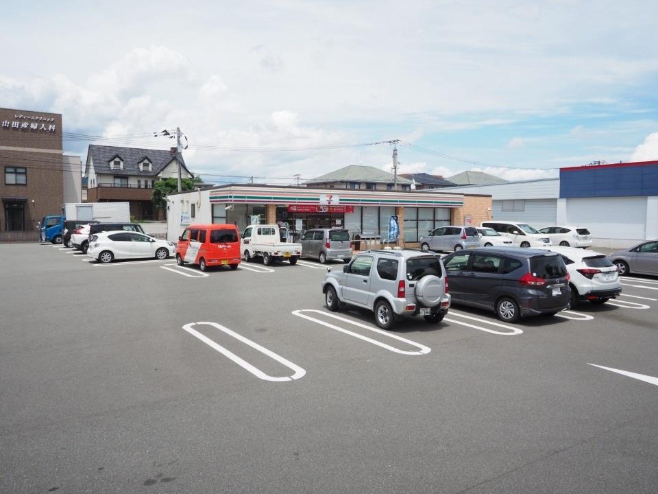 コンビニ　セブンイレブン（コンビニ）まで500m