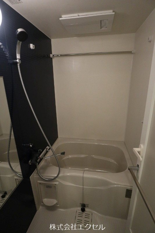 バス・シャワールーム　浴室乾燥機付き♪