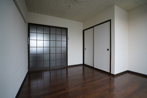 居室・リビング　同じ建物の別のお部屋