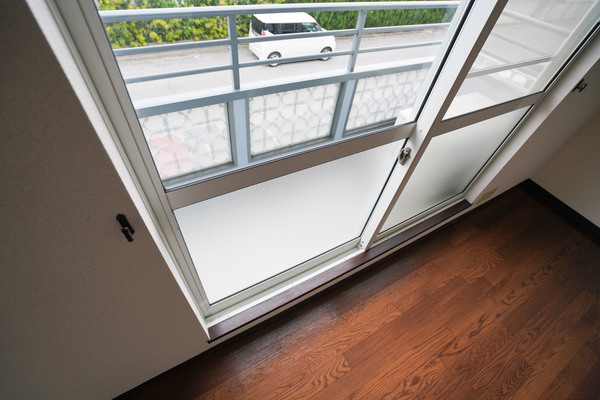 バルコニー　同じ建物の別のお部屋