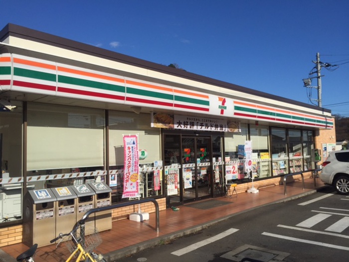 コンビニ　セブンイレブン秦野河原町店（コンビニ）まで749m