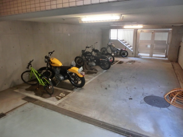 その他　バイク置場