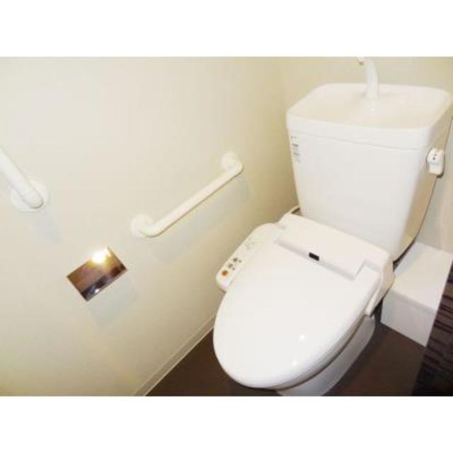 トイレ　※写真は同タイプ住戸です。