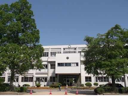 小学校　新川小学校（小学校）まで558m