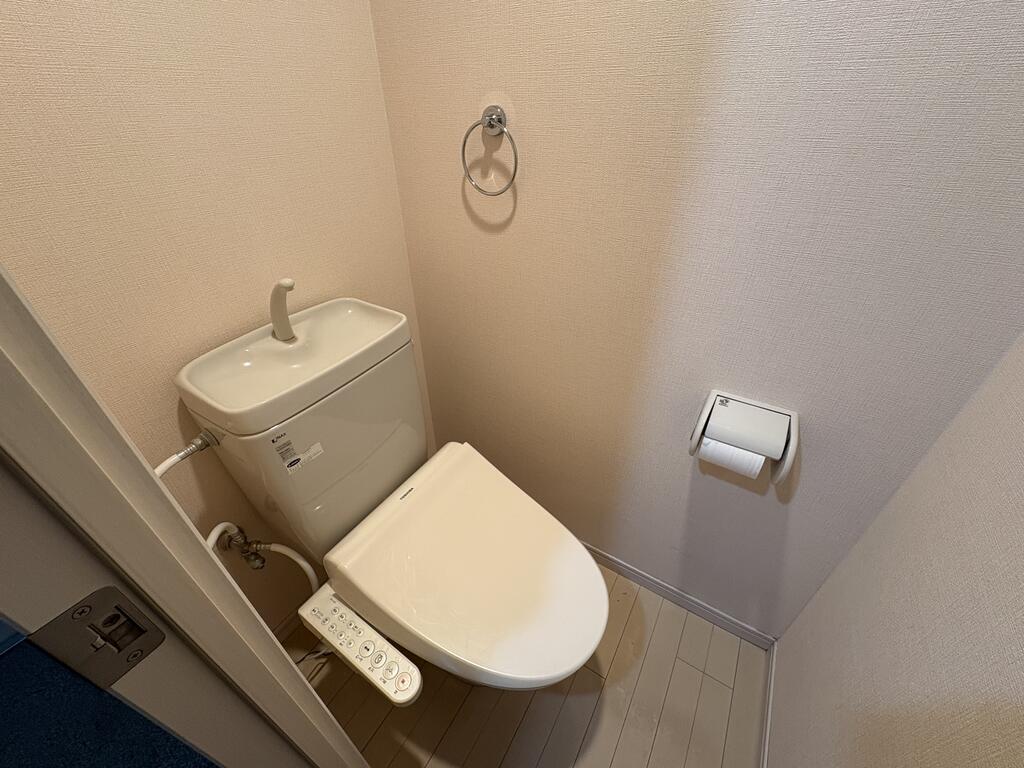 トイレ　☆温水洗浄便座完備☆